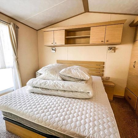 Great 6 Berth Caravan By The Beach At California Cliffs In Scratby Ref 50010L Great Yarmouth Esterno foto