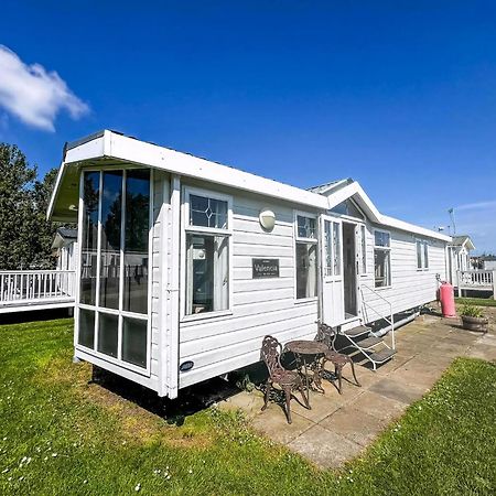 Great 6 Berth Caravan By The Beach At California Cliffs In Scratby Ref 50010L Great Yarmouth Esterno foto